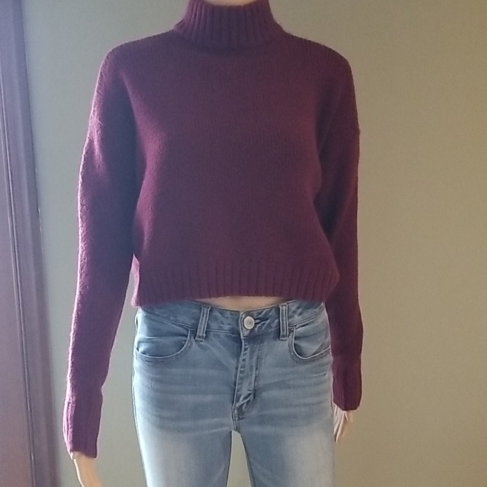 CUTE SWEATER CROP TOP